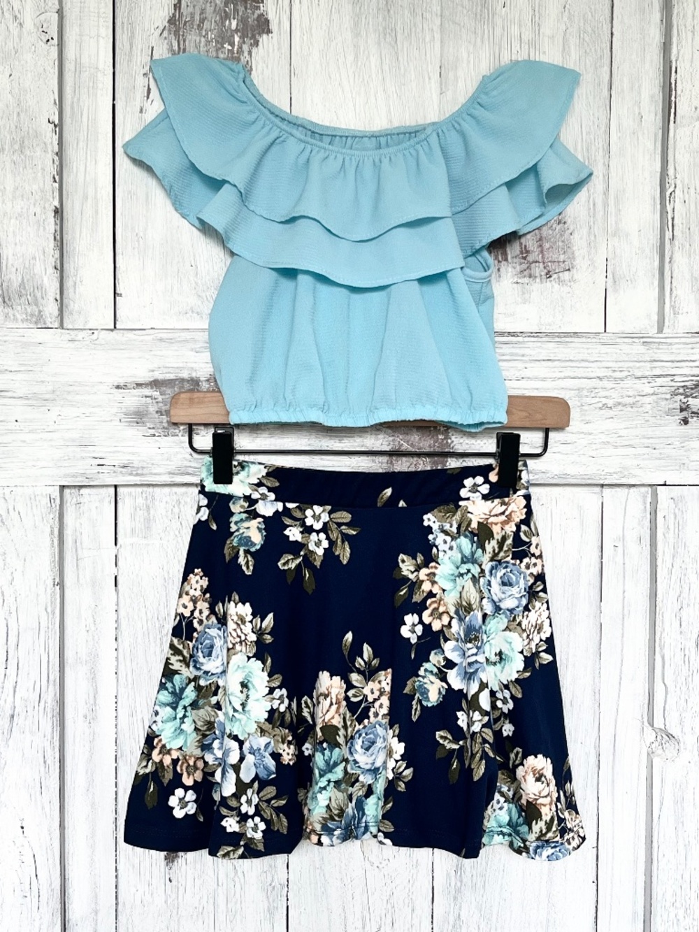 Brand-Unknown-Girls' 2-Piece-Lt.Blue Crop Top withNavy Blue Floral Skirt-Size 10